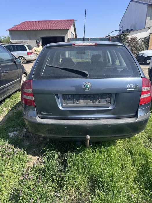 Dezmembrez skoda octavia 2 1.9 bls xenon