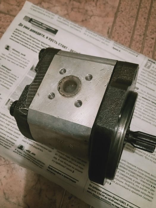 Двигатель МТЗ - 50; насос СССР и  другое.