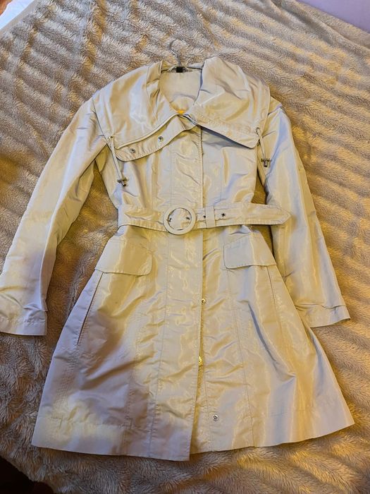 Trench din fâs bun și pt ploaie
