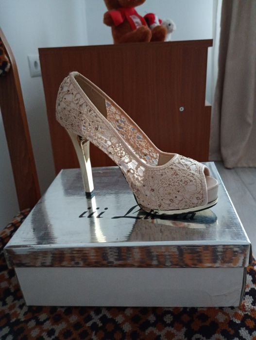 Pantofi de damă eleganți