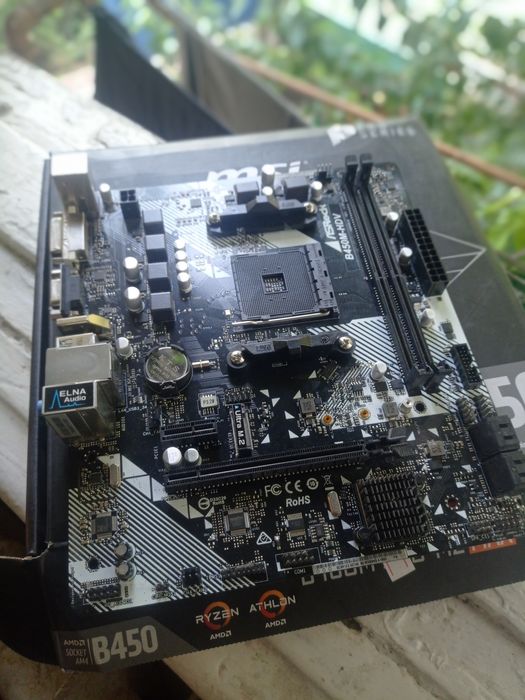 Новая материнская плата ASRock B450M-HDV R4.0 (Socket AM4)
