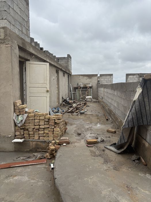 Центр камазда  4 соток 2 хона 2 этаж килинган  келиштириб бервораман