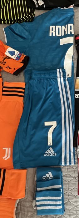 Оригинални футболни екипи