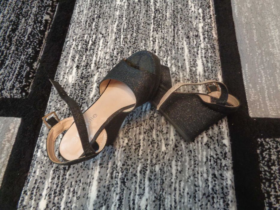 Vand sandale cu platforma 2