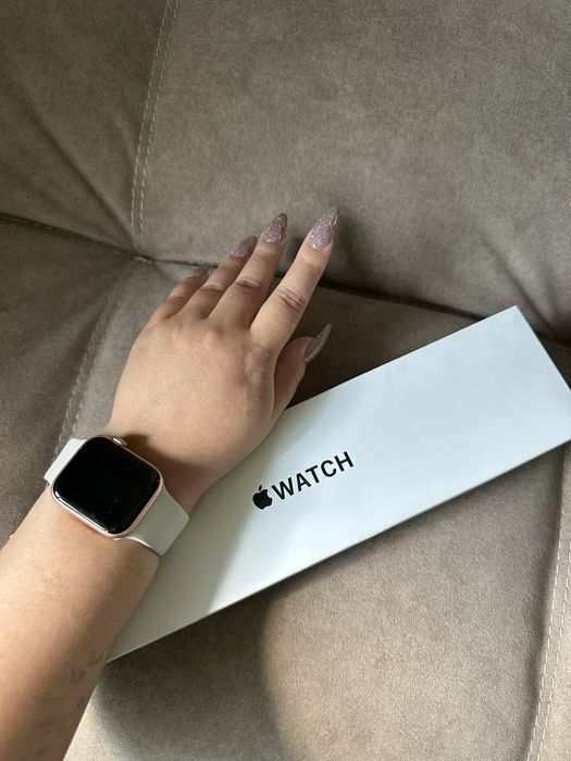 Продам Apple Watch SE 40мм