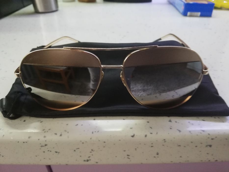 чисто нови слънчеви очила
