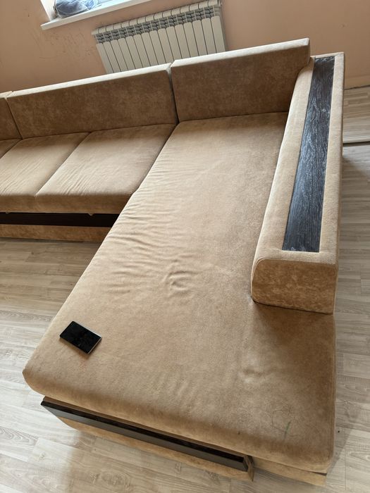 Угловой диван в отличном состоянии