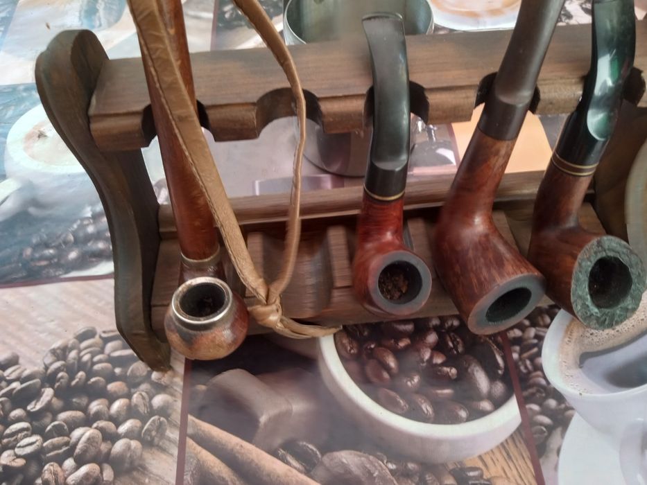 Pipe cu suport de lemn