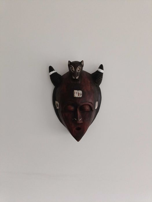 Африканка маска , дърворезба, ръчно изработена