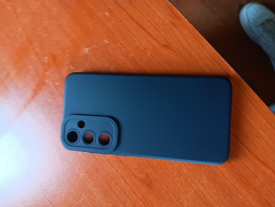 Samsung a55 5g Are un pic sgreturi pe spate