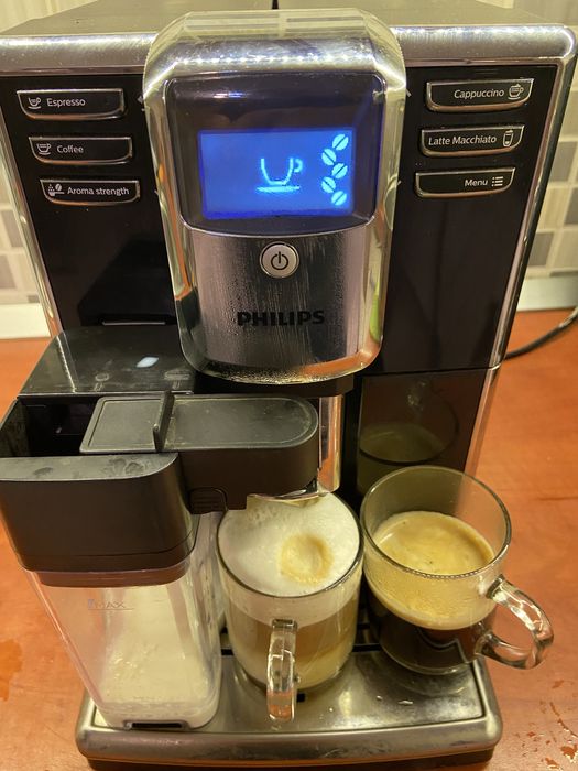 Expresor cafea Philips cu cana de lapte