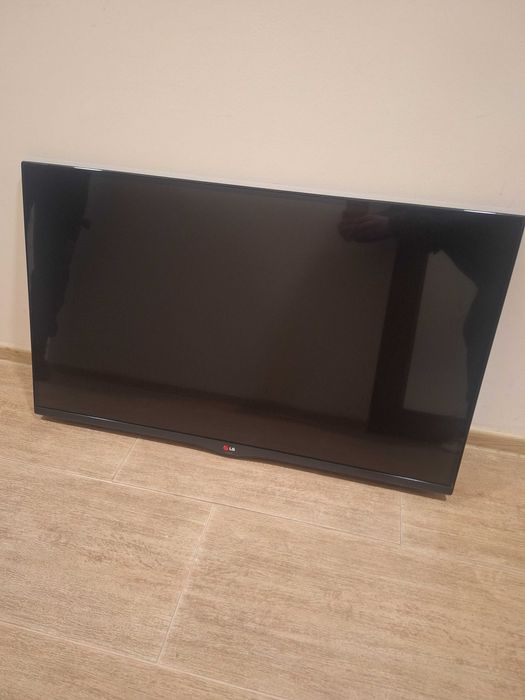 Продавам телевизор LG 42"smart,full HD