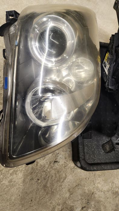Фарове Тойота Авенсис 2008