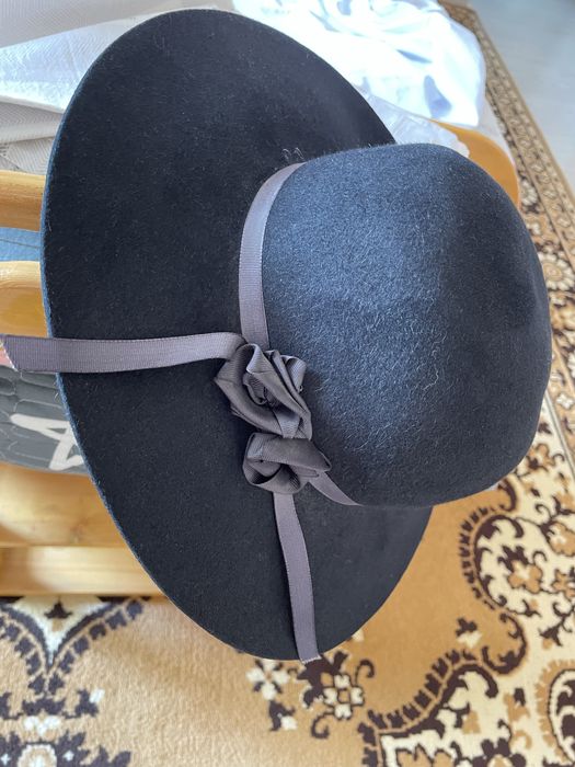Фетровая новая шляпа