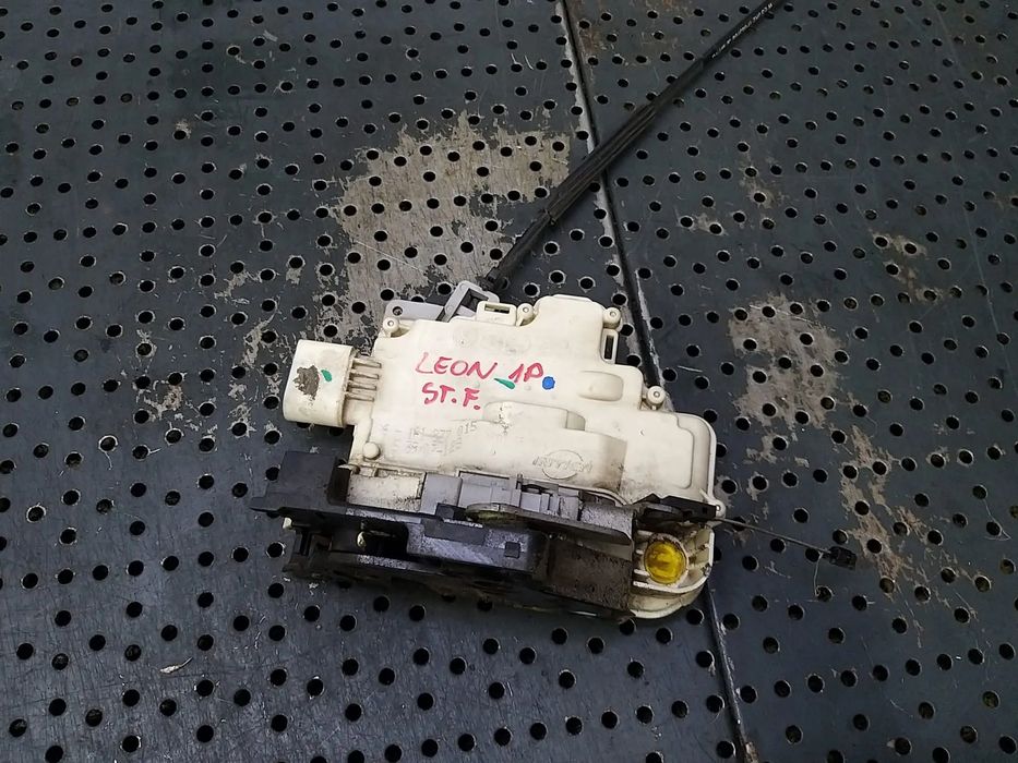 Broasca usa stanga fata seat leon 1p 1p1837015