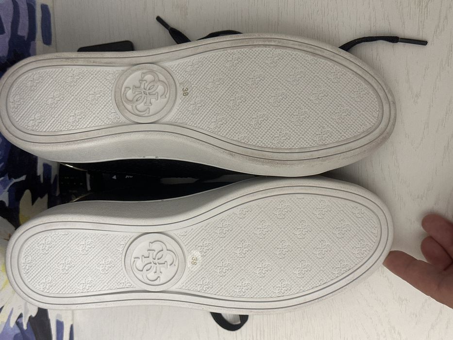 Кроссовки пр-во Италия GUESS , р 38