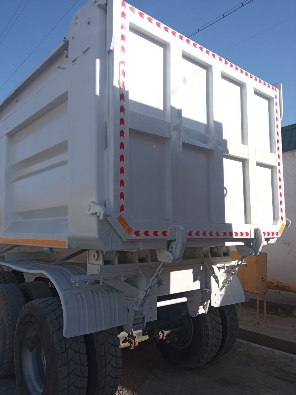 Trailers 2021. HOWO 76 8х4 самосвал. Самосвал HOWO hw76 (zz3407s3867e). Хово 35 кубов кузов. HOWO 10 тонн.