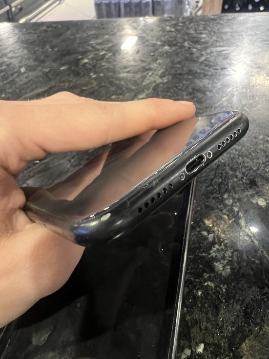 Продам Iphone XR