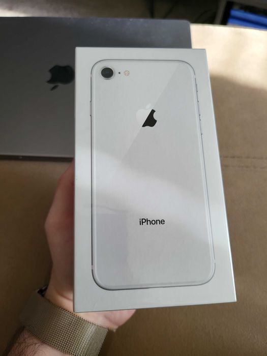 Iphone 8 silver 64GB нов, фабрично запечатан, рядък