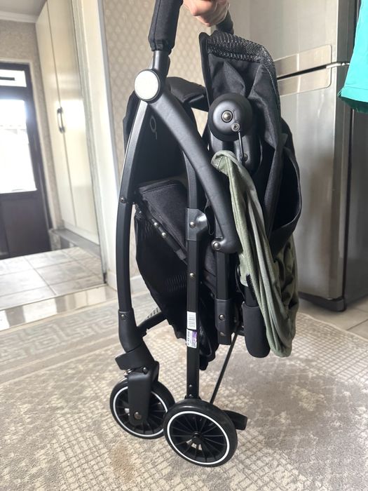 Новая коляска ( не использованная)