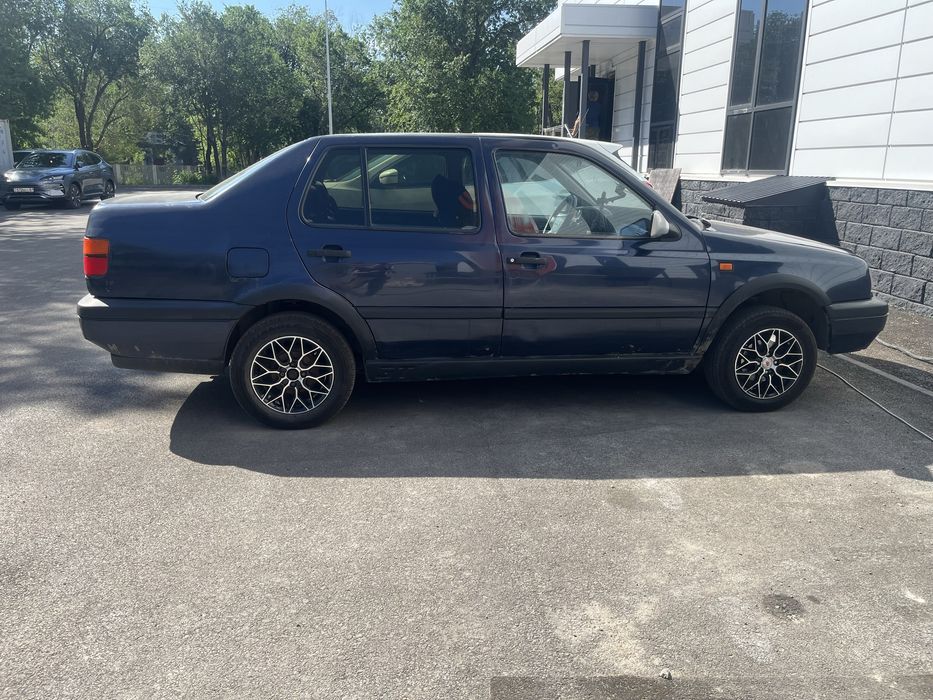 Volkswagen vento 1.8 моновпрыск