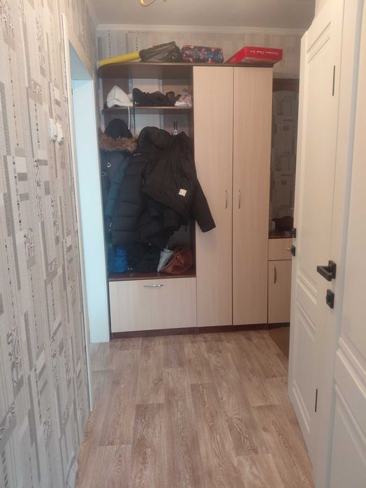 Продам 2 двухком. квартиру