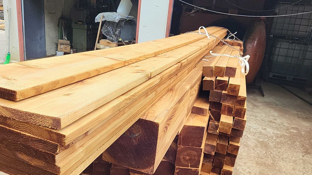 Cherestea si grinzi rasinoase rindeluite si impregnate cu tanatone