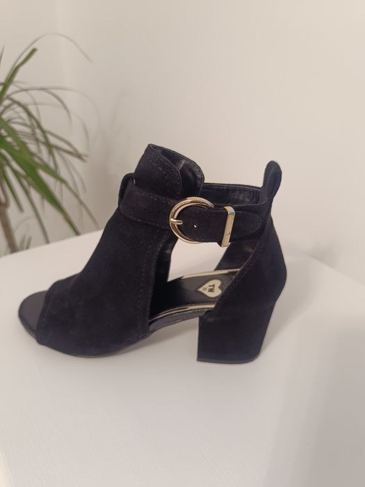 Botine decupate noi   Nr.39