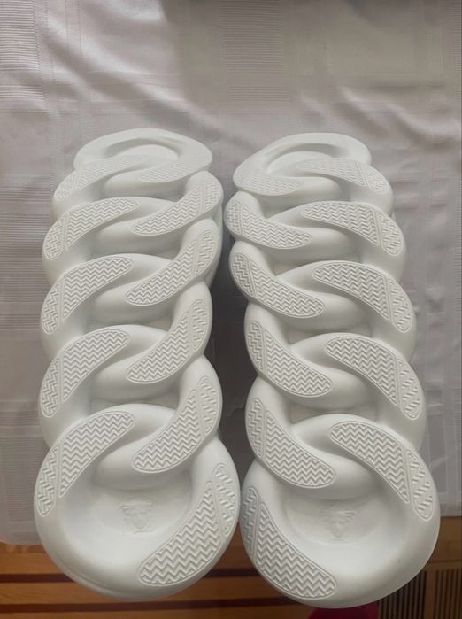 Versace Chain Reaction