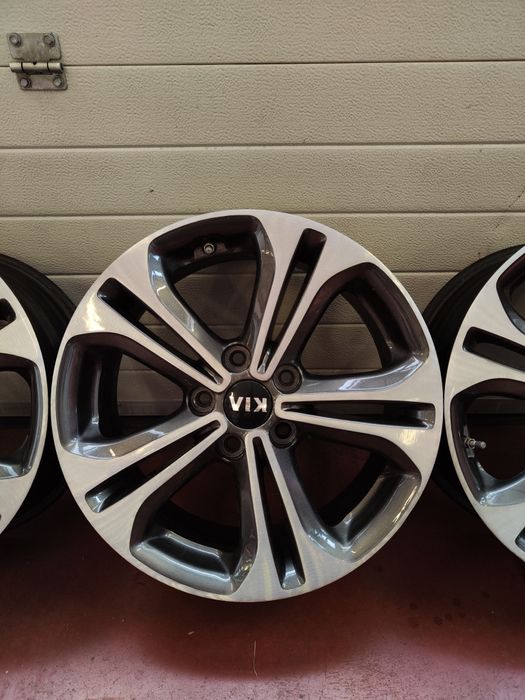 17"5x114.3/67.1 оригинални джанти от Kia