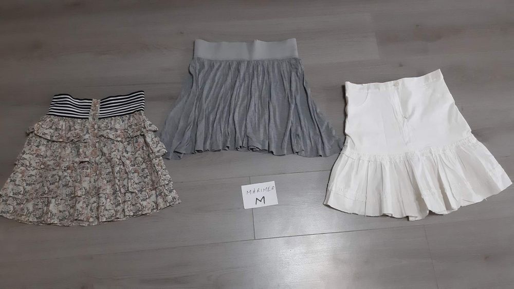 Fustite si pantaloni scurti