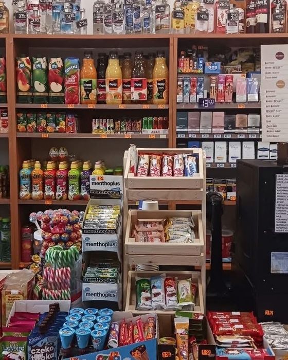 Стъпаловиден мини стелаж с 5 мини щайги