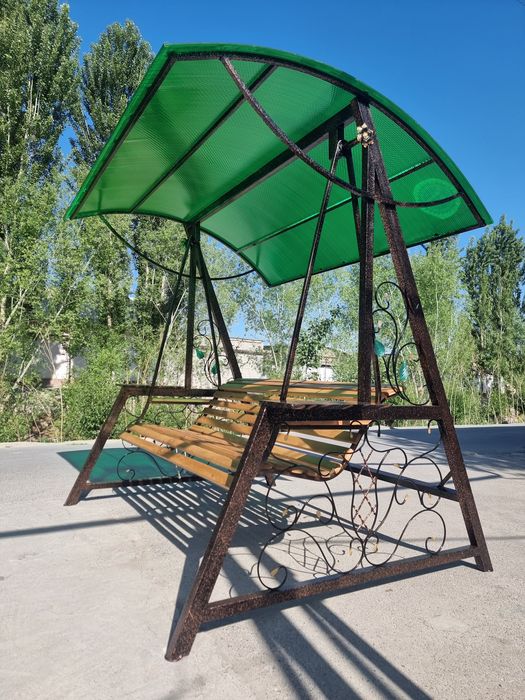 Качела сотилади.