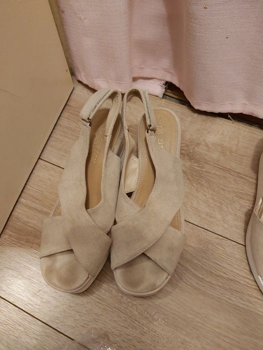 Sandale marimea 38