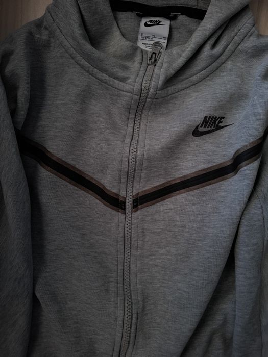 Nike tech fleece grey