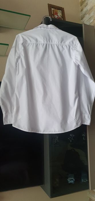 Бяла риза с дълъг ръкав