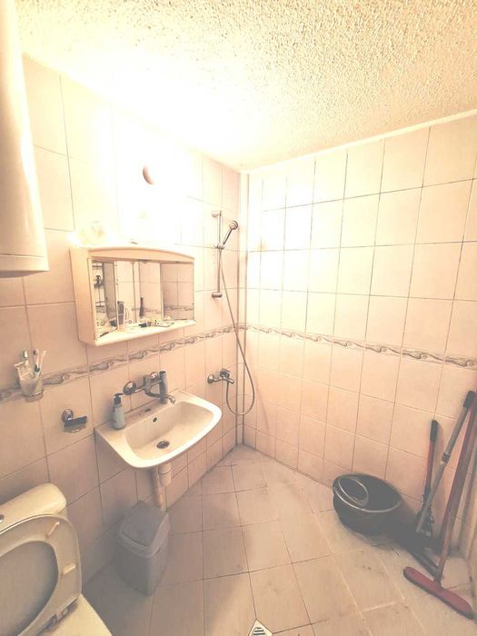 Продавам апартамент гарсониера в кв. Обеля 2, гр. София