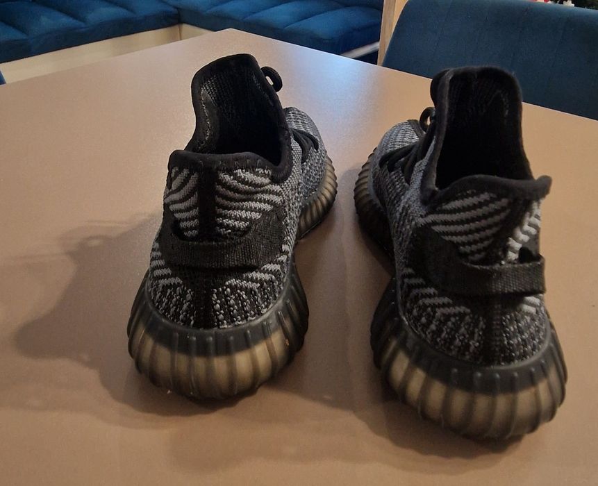 Adidasi yeezy boost