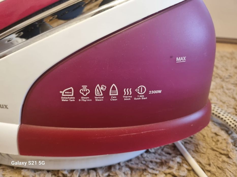 Vând statie de călcat Electrolux