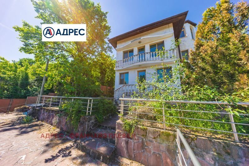Къща в Враца, област-с.Бели извор площ 270 цена 225000
