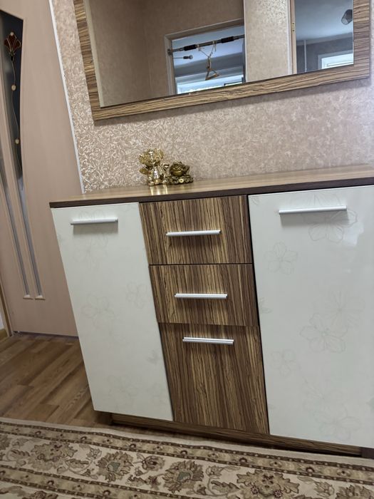 Прихожая комод зеркало шкаф