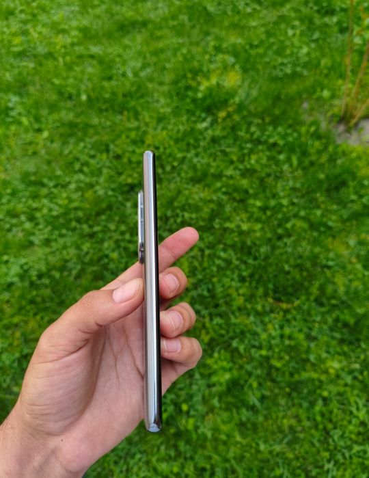 Flagman Oppo Reno 11 5G 12/256 в полном комп. в идеале
телефон с шикар