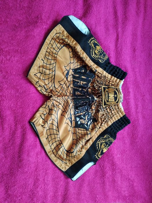 Перчатки боксёрские, шорты для кикбоксинга