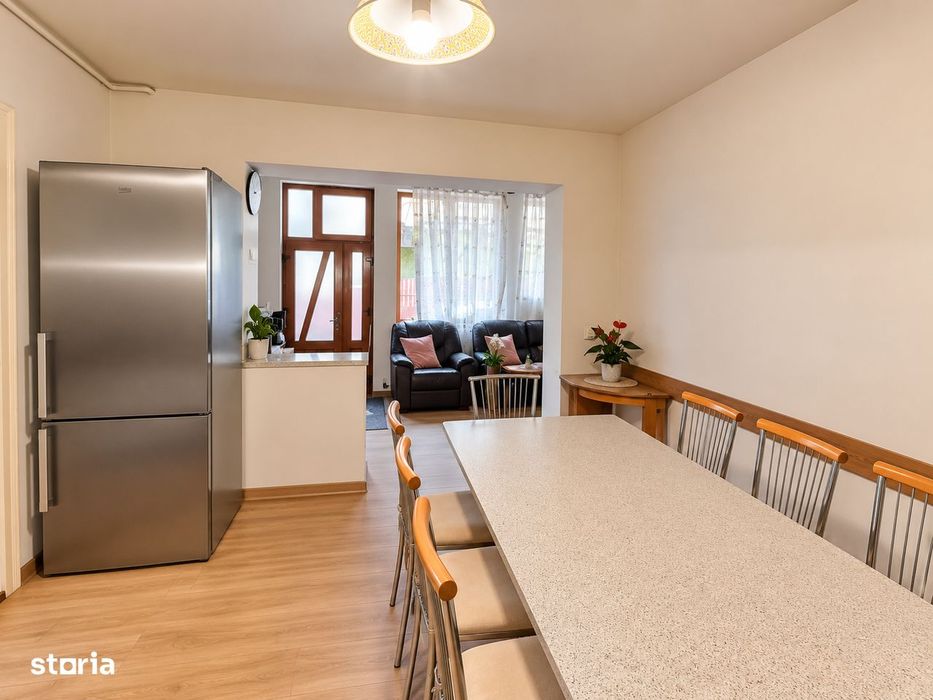 Casa individuala, 5 camere, 2 bai, 160 mp, zona Dambul Rotund