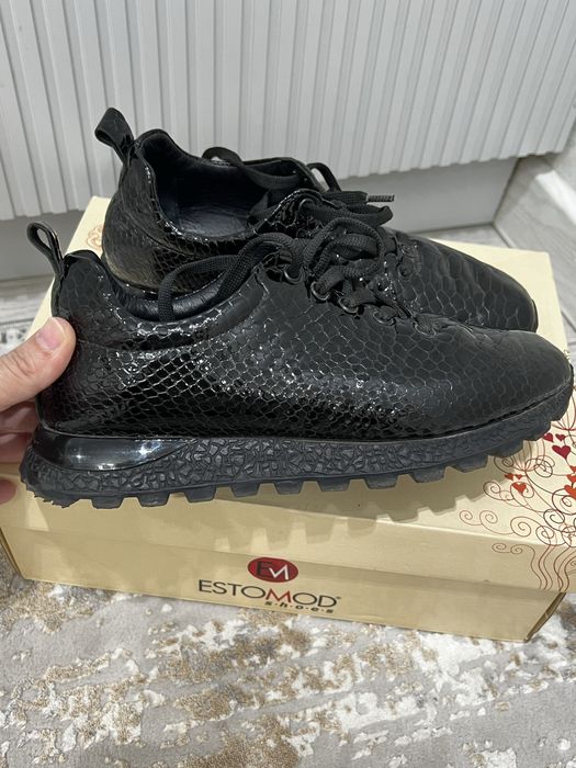 Кожаные кроссовки