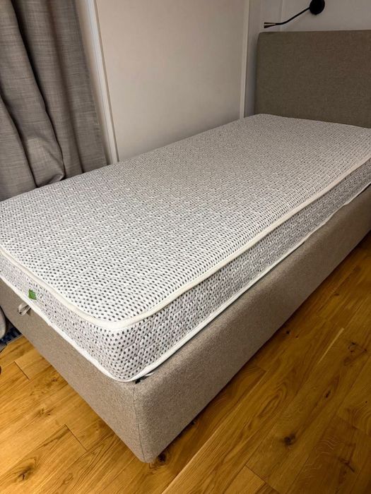 Кровать с матрасом