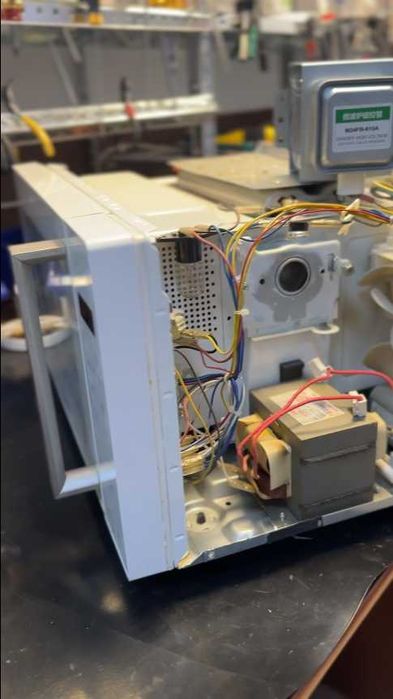 Ремонт Микроволновых печей, пылесосов, и другой бытовой техники.