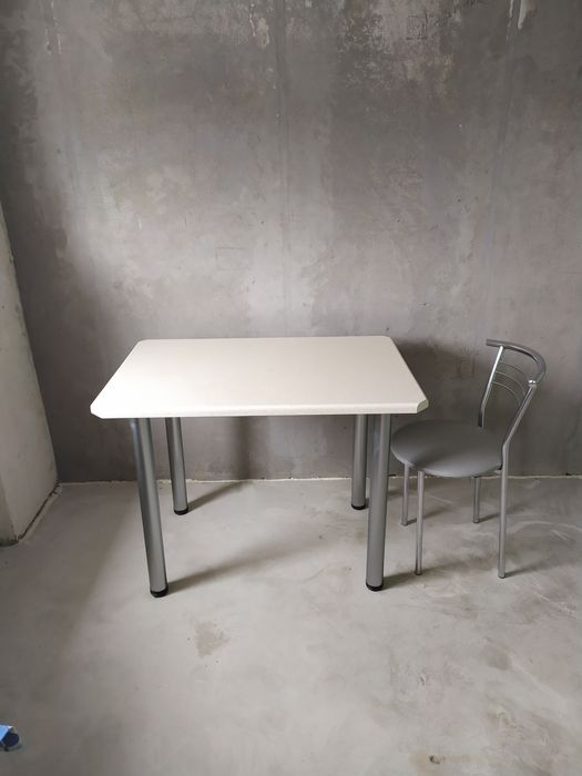 Продам кухонный стол.