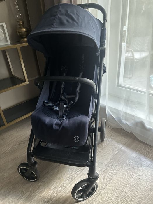 Carucior pentru bebelusi Cybex Gold Beezy Magic Black