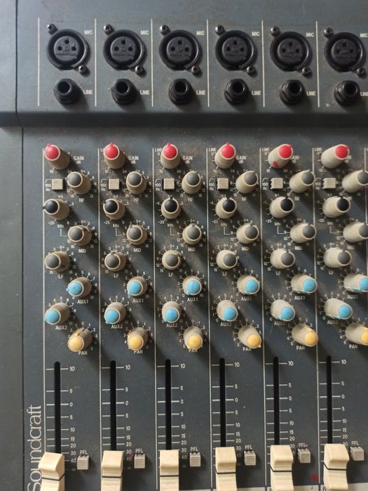 Мишпулт soundcraft 12chanal